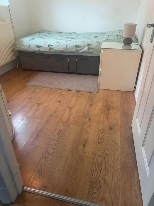 Compact single room A in Feltham with auxiliary heating