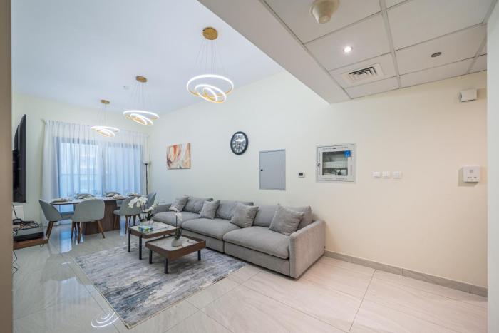 Spacious 4 Bedroom Apartment with Balcony in Business Bay