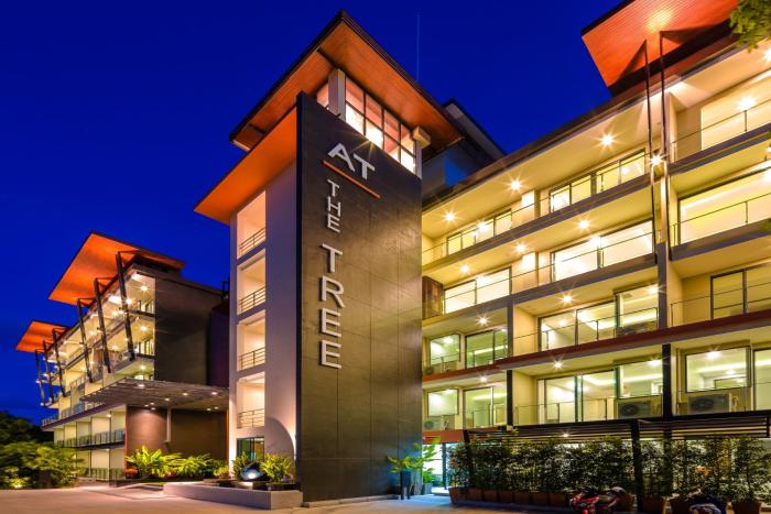 At the tree by fatimah