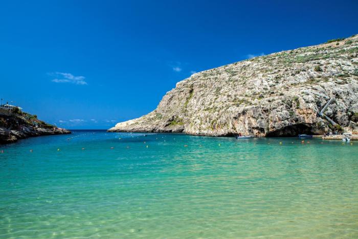 40sec walk to Xlendi Beach - Fully Air Con & Heated Brand New Central Apartment