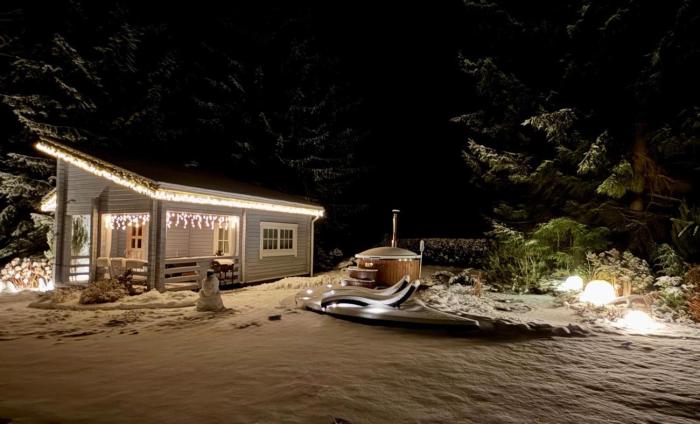 Romantic cozy house Kirzacinas pirts with sauna close to seaside