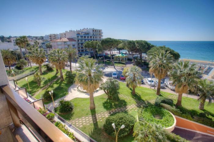Studio with seafront terrace