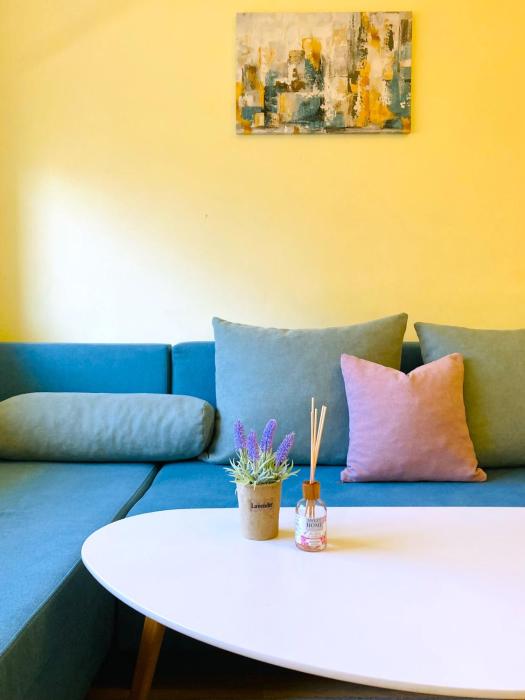 Sunny Central Apartment for 4 Guests 2 minutes from High Street