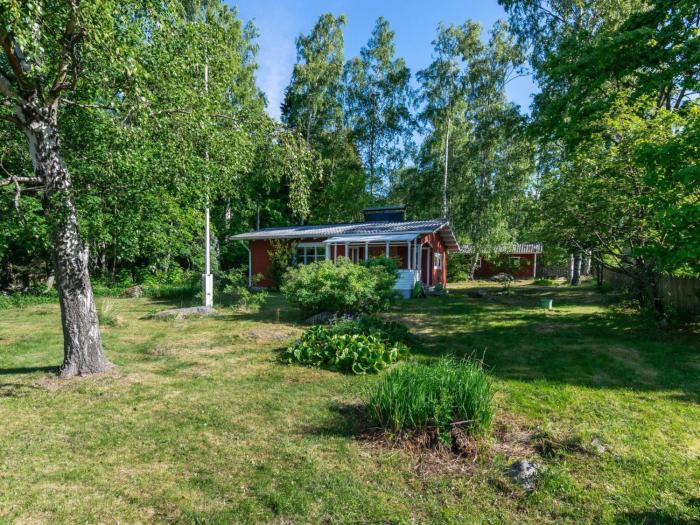 Holiday Home Lampaluodon punainen tupa by Interhome
