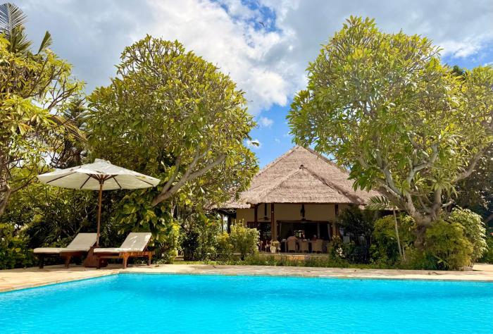 Beachfront Villa Mawar with Private Pool and Sunset View
