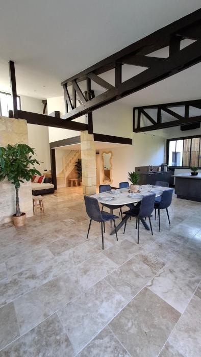 Charming workshop with Jacuzzi near Saint-Émilion