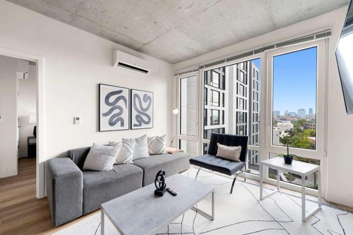 Envitae Hotel 4BR Modern Sleek Apartment