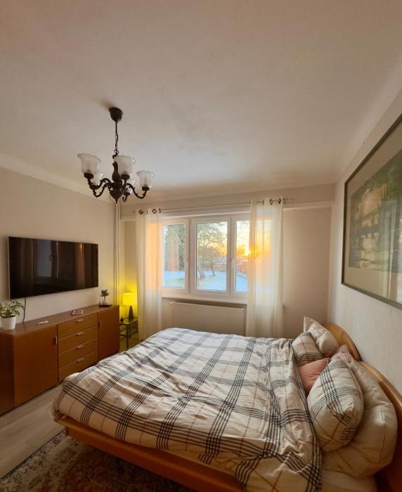 Chambre dhotes vue jardin coucher de soleil a la campagne