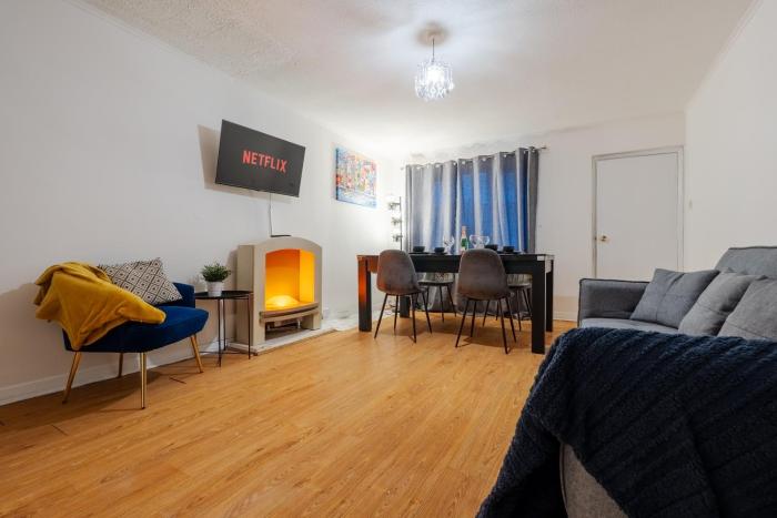 Spacious 2-Bed House Sleeps 7 Near Manchester