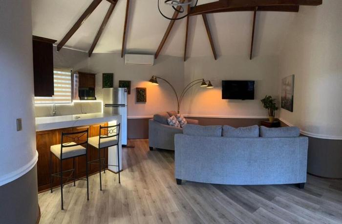 VIP - 7 Master Bedroom Private compound