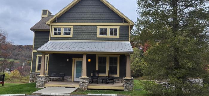 Relaxation Ridge- 4 bedroom with Hot Tub & Pool Table