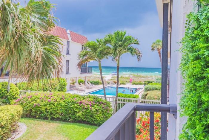 Breezy Beachside Views! Heated Pool & Pickleball!