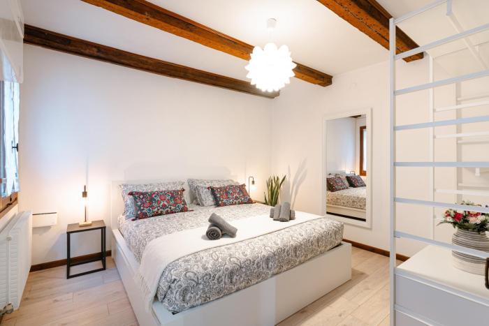 8 mins from San Marco, experience authentic Venice