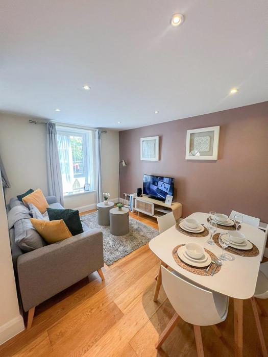 Fully Furnished 2BDR Vauxhall Apt with Washer and Dryer near Oval, Nine Elms by NourNest Apartments