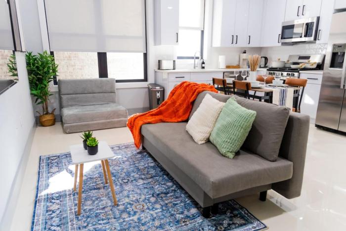 Modern 1 Bedroom Apt with Quick NYC Access and Free Parking