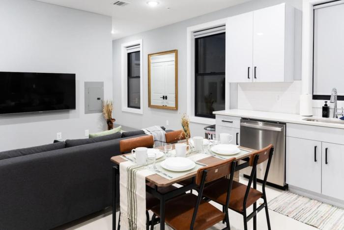 2 Bedroom Apt-City Adventure-Free Parking on Site