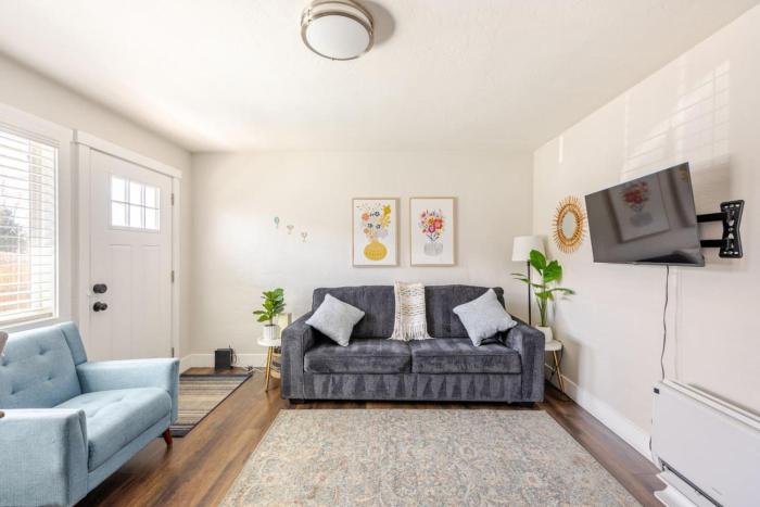 721 Cozy Mid-Town Hideaway