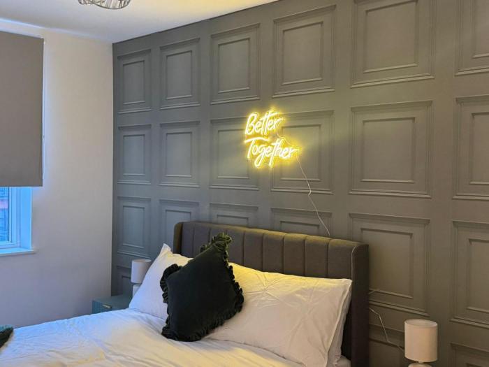 Urban Jungle 2-Bed Apartment in Central Manchester