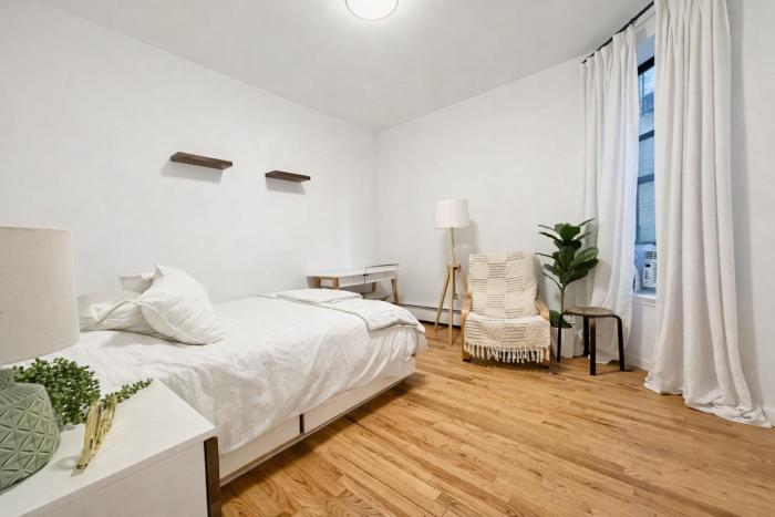 Room in a 3 room big Apartment Prime Harlem Location Apartment near Central Park