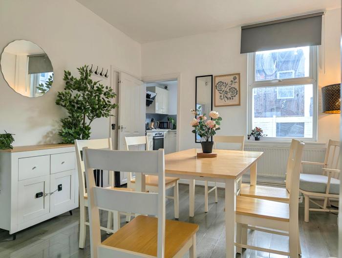 Large 2-Bed Near City Centre & Anfield Parking