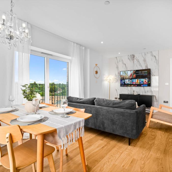 Stylish 2 Bed Apartment - City Centre - Balcony - Wi-Fi Netflix 711CS