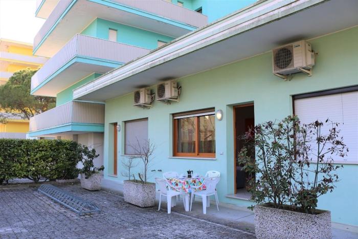 Lovely flat with patio