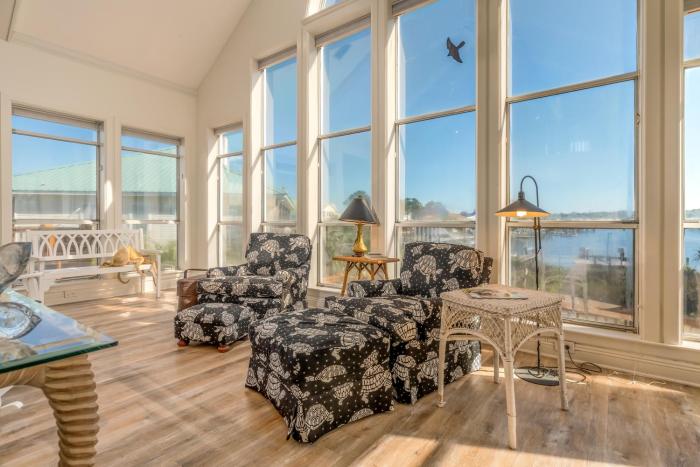 At Ease - 535 Barcelona