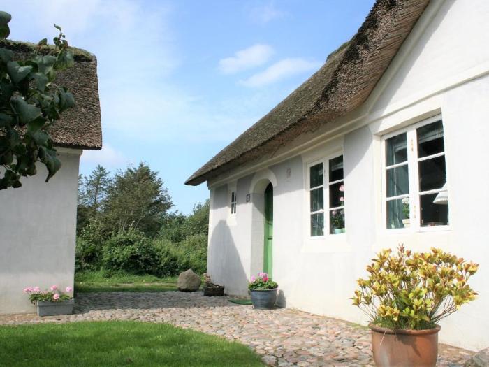 Holiday Home Hildwik - 2km from the sea by Interhome