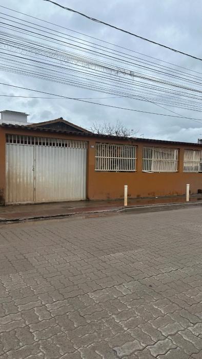 Casa ampla e bem localizada - 1 rua da praia