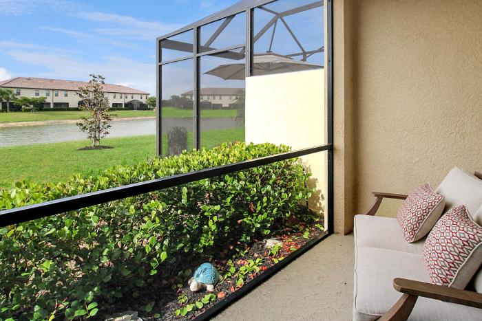 Bella Vita: Lakefront 3 BR Home