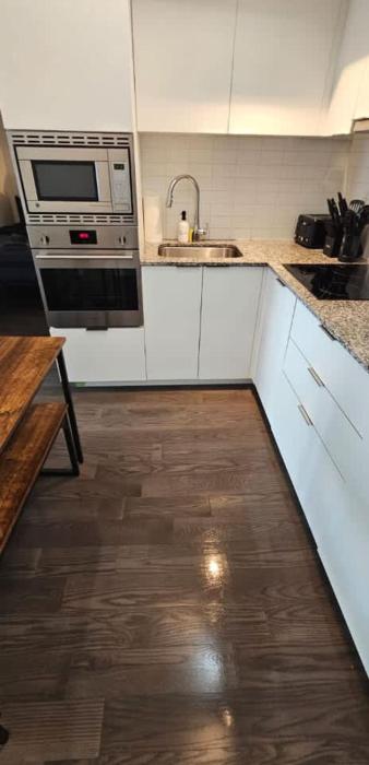 Queen Bed and single bed for friends