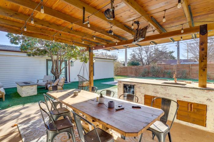 1 Mi to Texas Tech Group Getaway with Pool and Sauna!