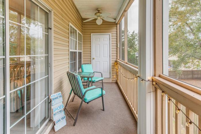 Condo with Pool Access, 1 Mi to Cherry Grove Beach!