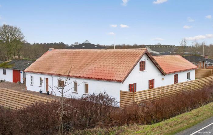 6 Bedroom Stunning Home In Give