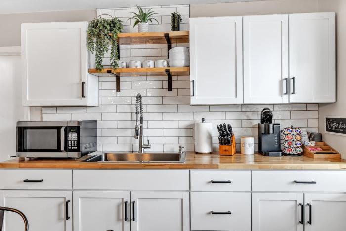 Newly renovated - walking distance to pier!