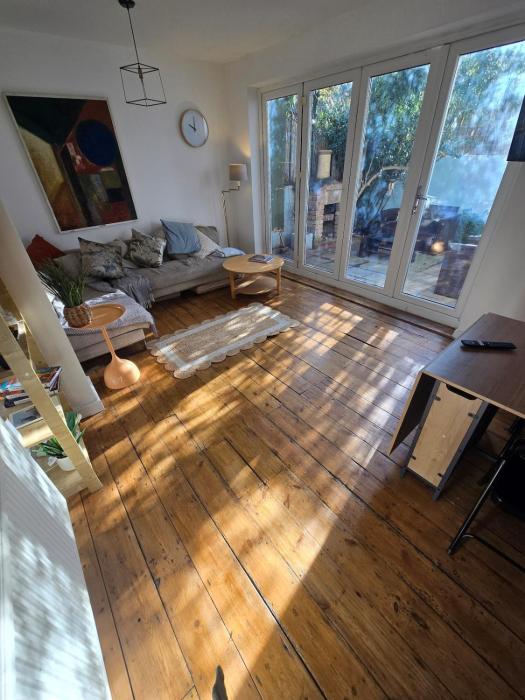 4 double bedroom home with garden in London