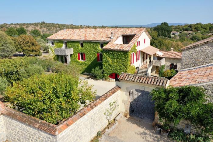 Gîte lEscoussou, 3ch, 110m2, charme, nature, piscine chauffée, sud Ardèche