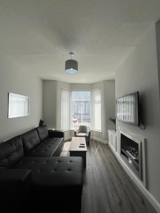 Spacious Home From Home, Parking, Contractors