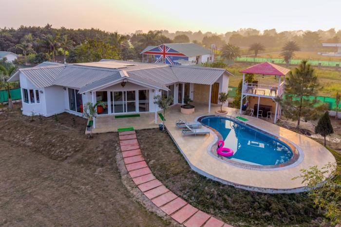 ELIVAAS Vedaaz Farms Pet-friendly 4-BHK Villa With Private Outdoor Pool and Garden area