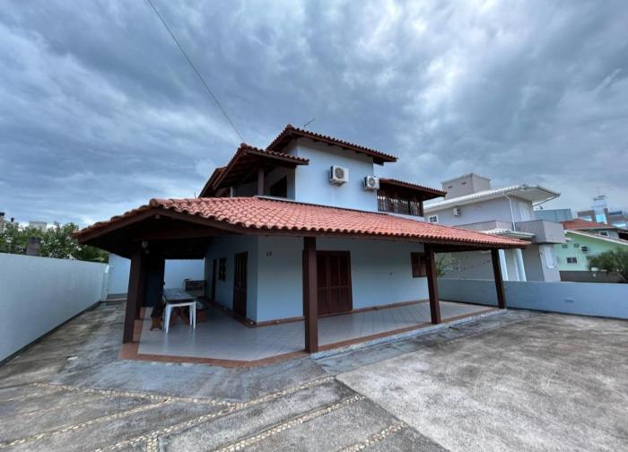 Casa armação 250 mts da praia