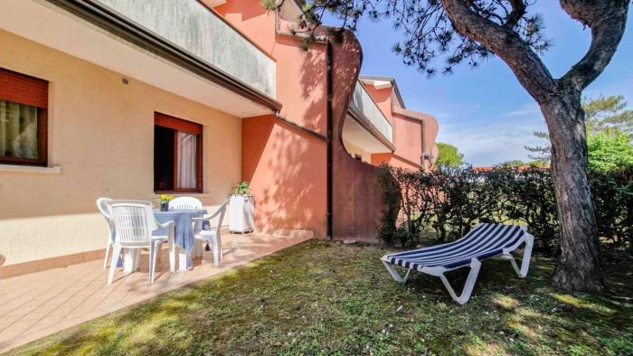 Bright flat in residence with pool - Beahost