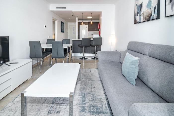 JM2B2 - Modern 2 Bed apt with amazing sea views