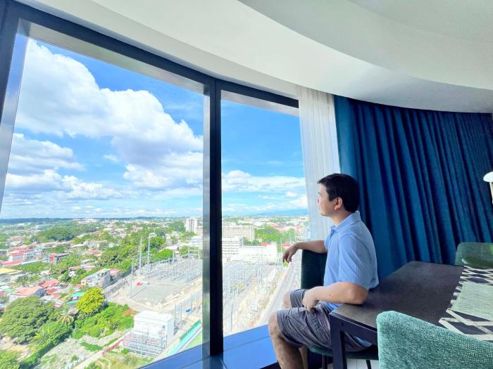 Minimalist 1BR Condo with NETFLIX at AEON TOWERS near Abreeza Mall by Rico