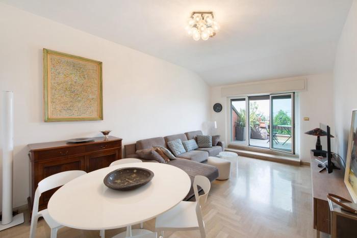 Attico in the city center, terrace & stunning lake view