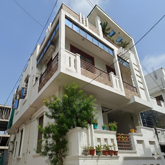 Peaceful 2BHK stay near Banaras Railway Station