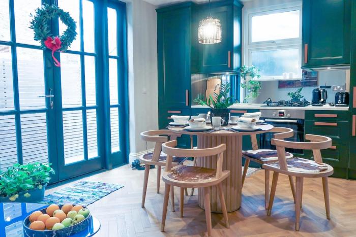 Modern 2-bedroom flat with private garden