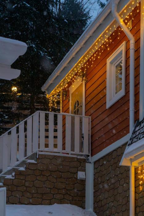 Freeman-2b - двоповерховий апартамент у котеджі з альтанкою та грилем для 6 гостей