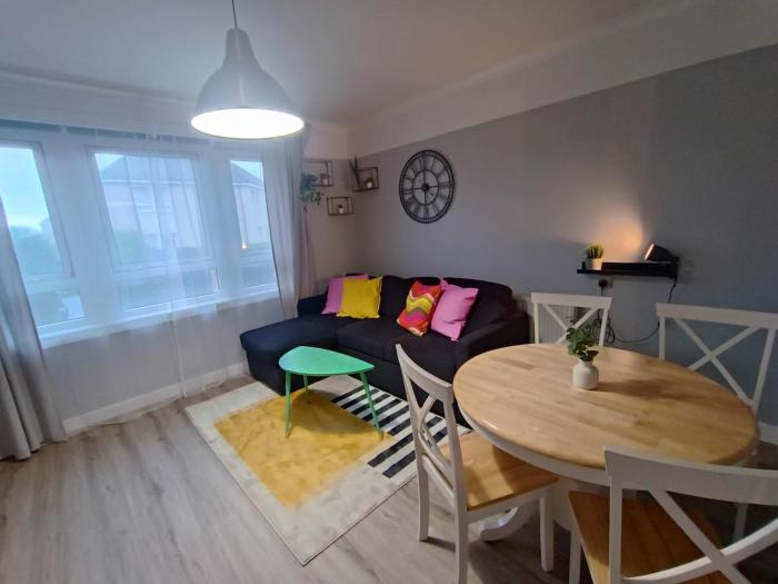 Funky Cow-Stylish flat near Glasgow Airport