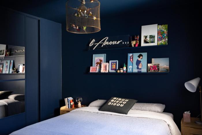 Chambre confortable avec espace bureau