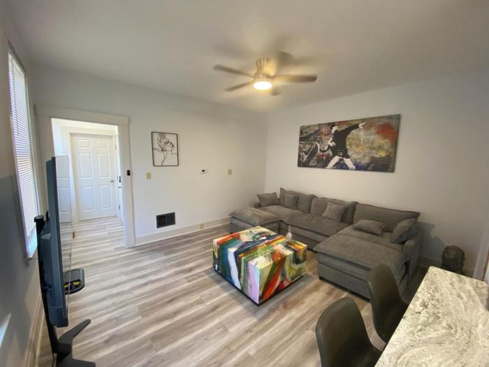 Brand New Luxury Flat Located Minutes Away From UC Medical Center and Xavier University